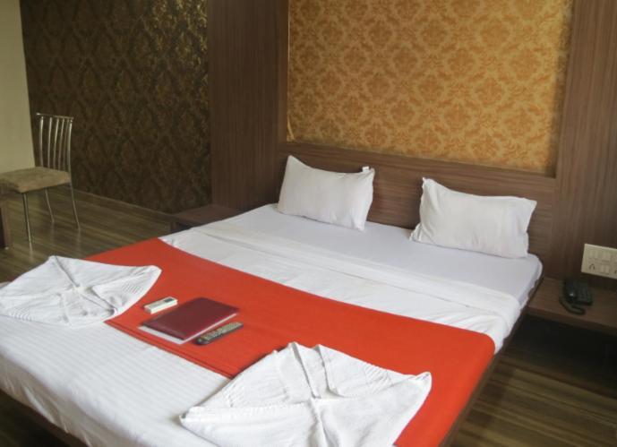 Hotel Vikrant Palace Solapur Exterior foto